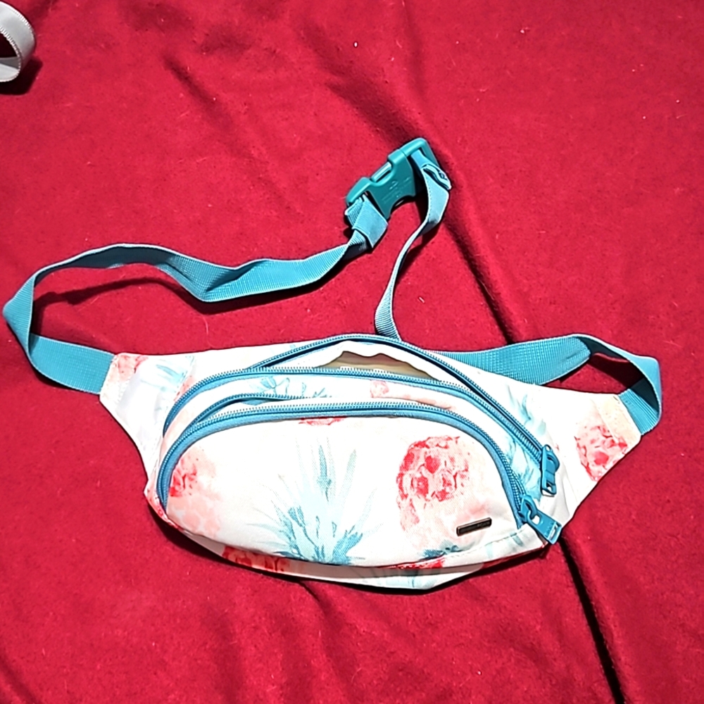 Roxy Fanny Pack Like New